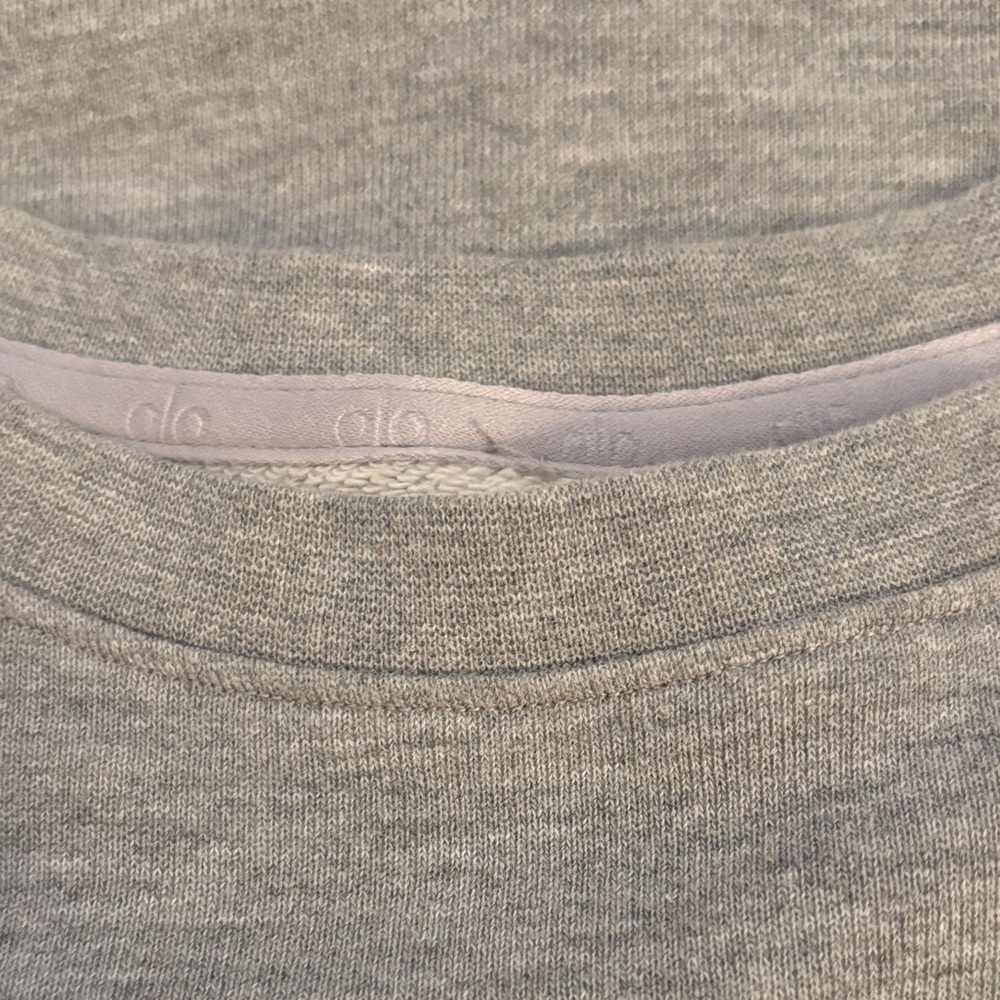 Alo Gray Short Sleeve sweater T-Shirt - Picture 3 of 4